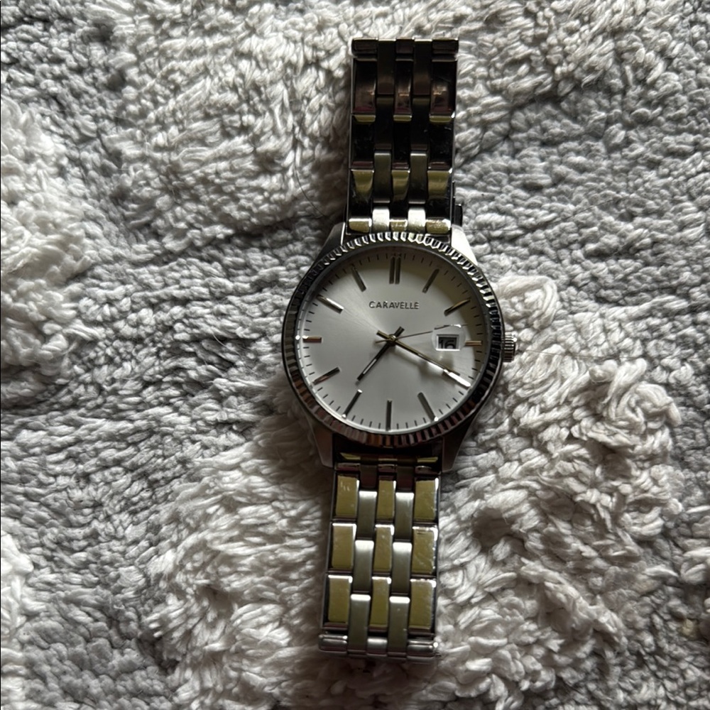 Silver Watch With Date Display - image 1